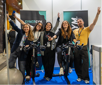 Equipo de Synergym celebrando